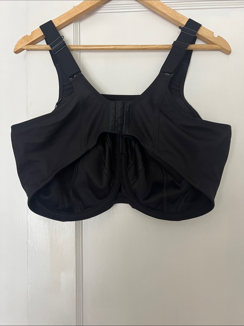 NWT - Understance black sports bra, pulse flexwire - Picture 4 of 5